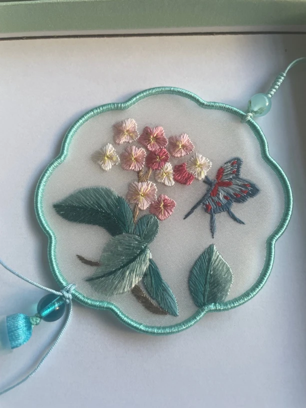 纯手工刺绣车挂件