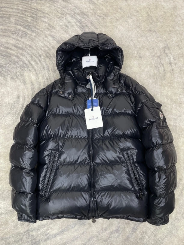 全新未使用 MONCLER MAYA 黑色亮面男士羽绒服 6码 50026