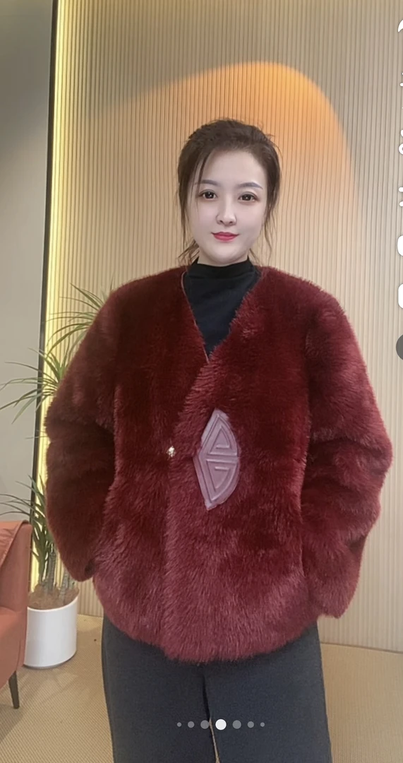 2025新款格格绒保暖皮毛一体短外套