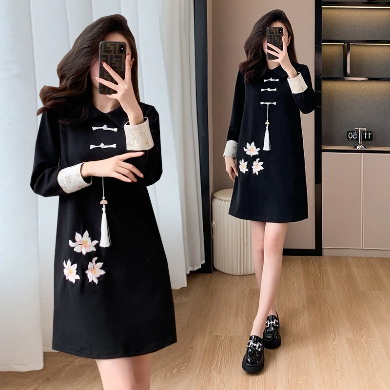 高端大码女装2024春装新款新中式国风绣花洋气宽松连衣裙小黑裙