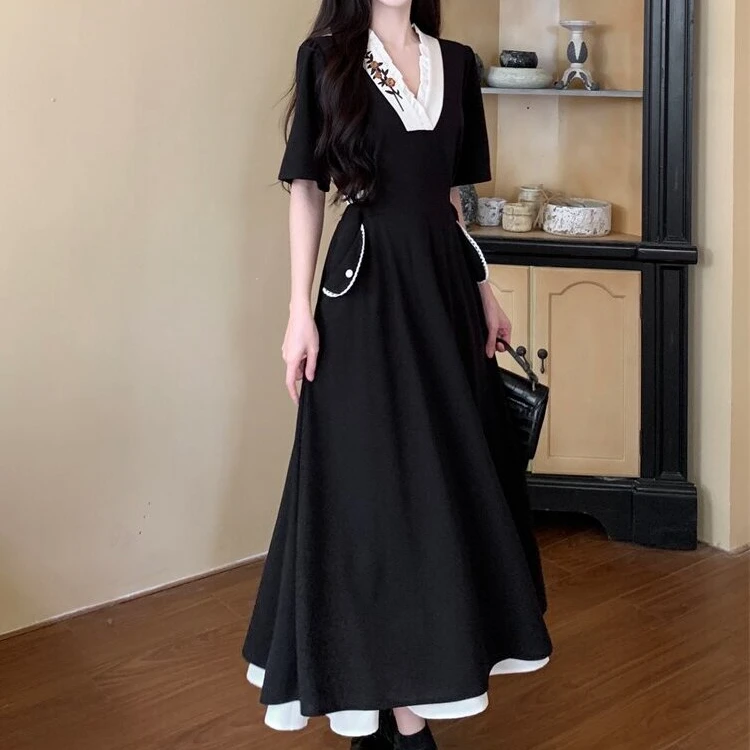 夏季赫本风撞色拼接复古风黑色长裙大码法式系带刺绣设计感连衣裙