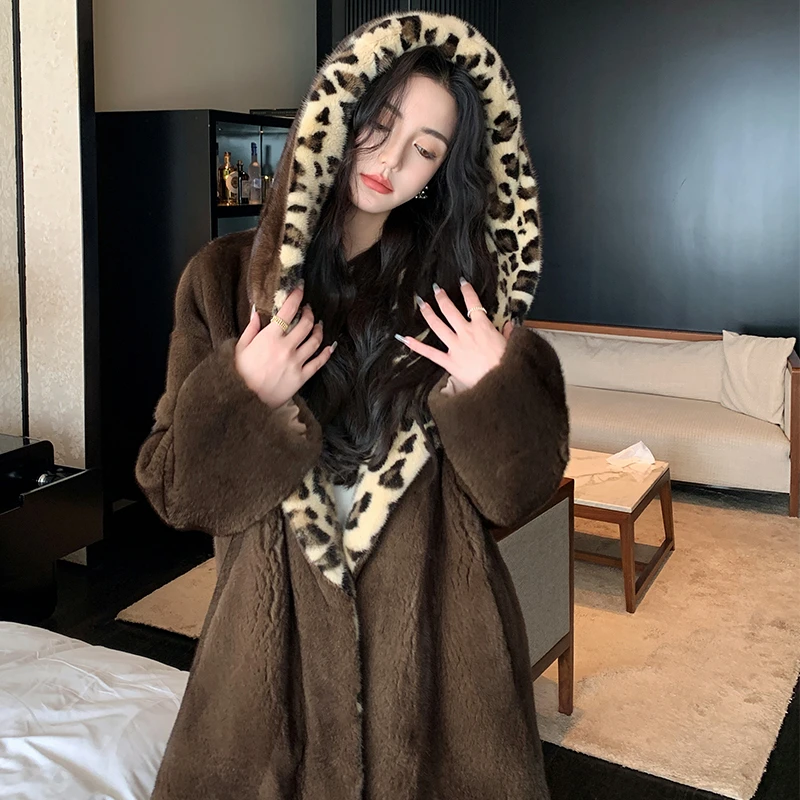 Cute Pony 进口天鹅绒水貂皮草女豹纹连帽披肩帽时尚貂皮大衣