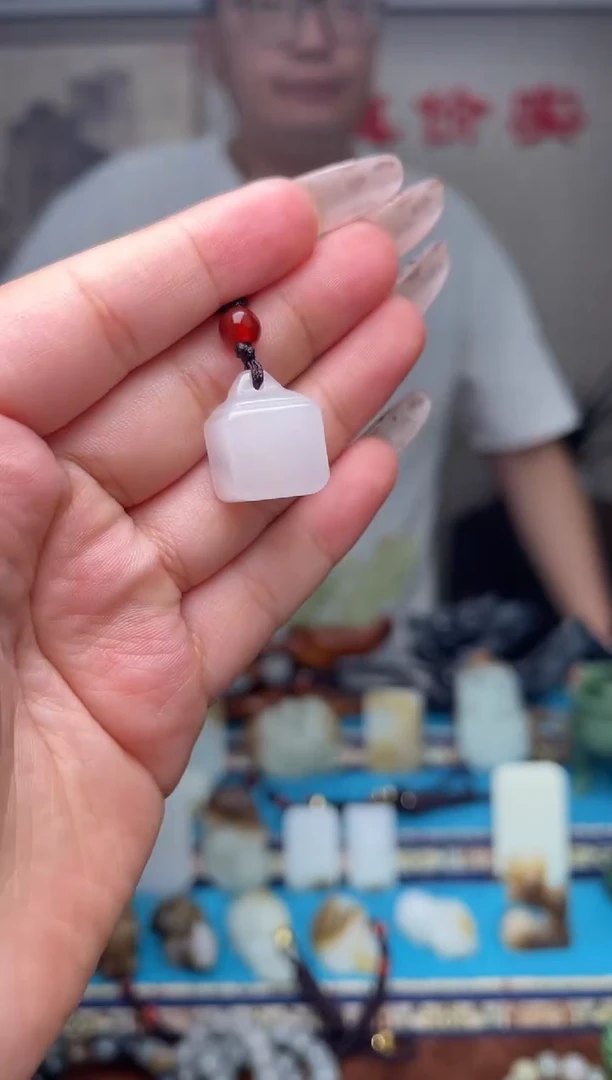 【闪购商品】石英质玉颈饰未镶嵌1