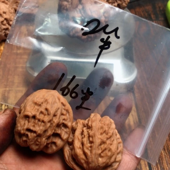 【闪购商品】文玩核桃把件哞核桃