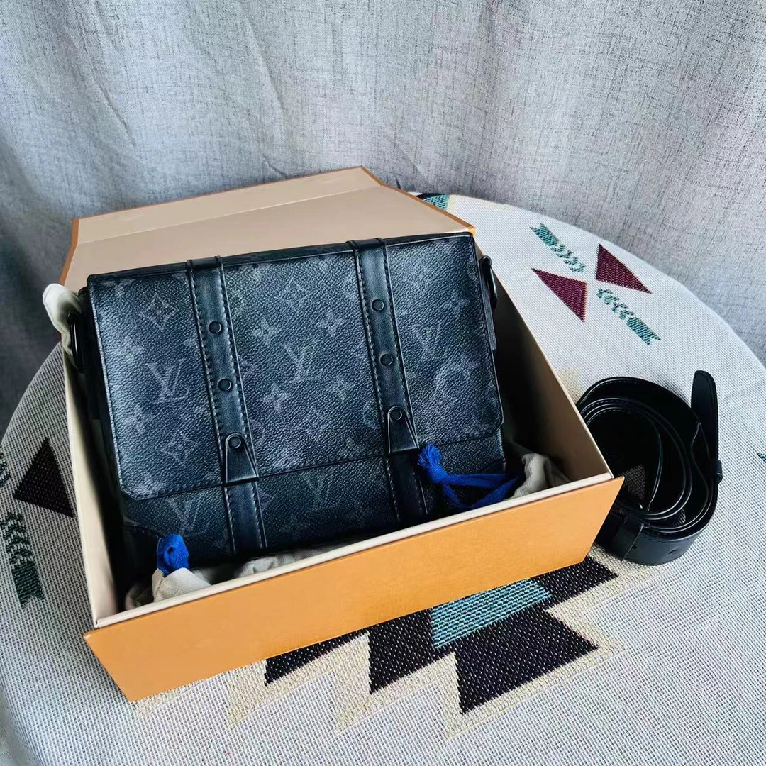 95新 LouisVuitton/路易威登 黑武士老花trunk邮差单肩斜挎包