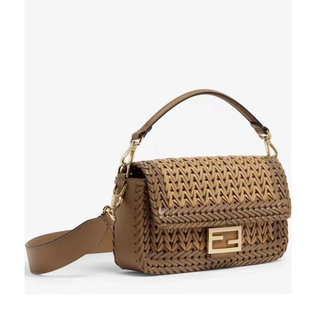 99新 FENDI/芬迪 23新款中号法棍