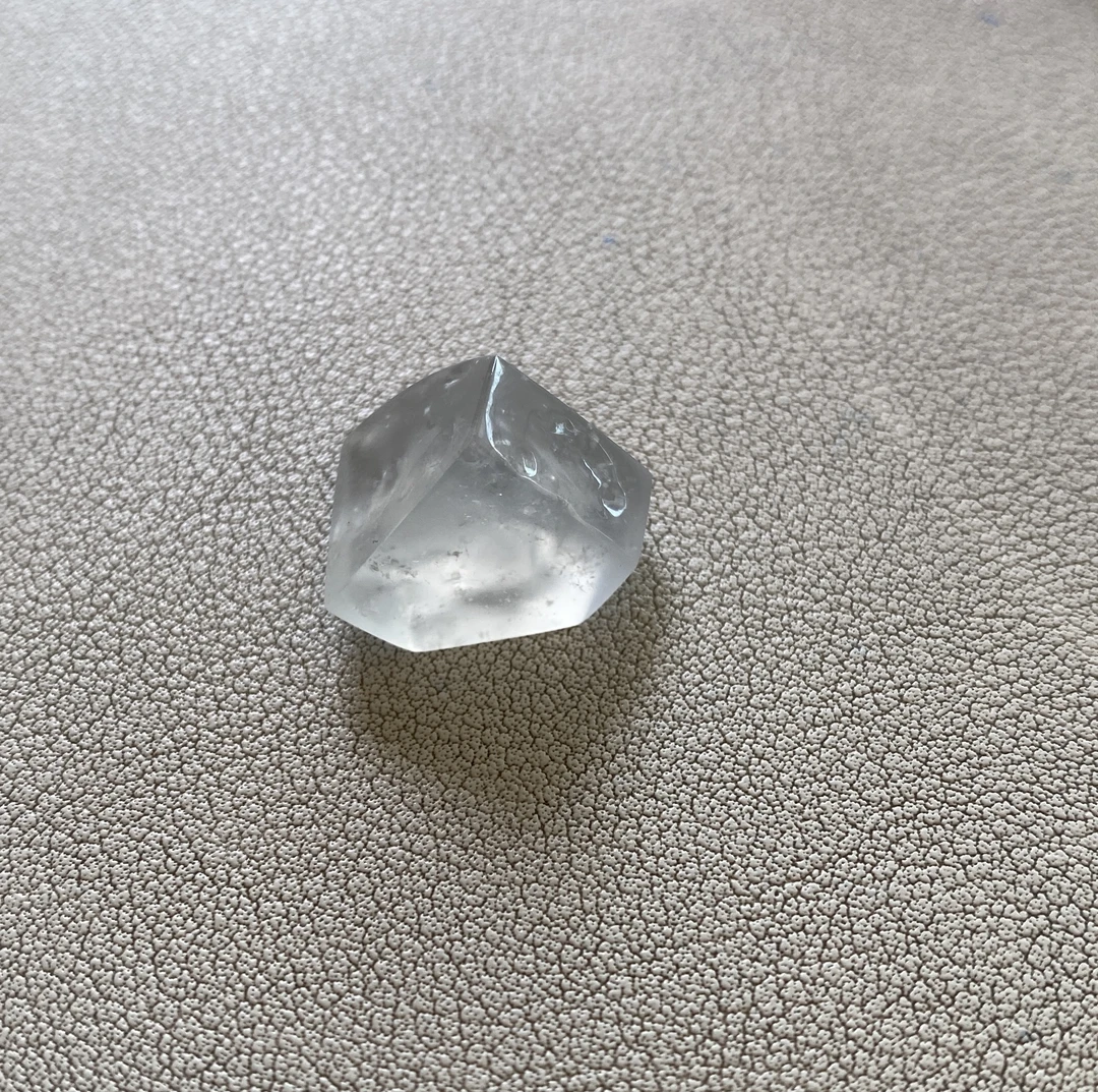 缅甸翡翠 天然A货 莫西沙高冰白月光随型戒指料。