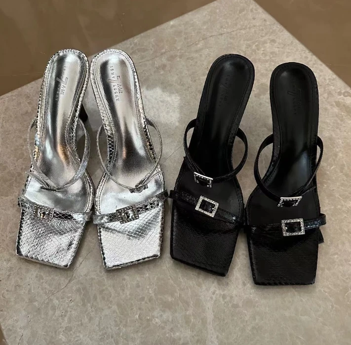 【果果家优选】美丽加分设计感一字带钻扣精致高跟鞋