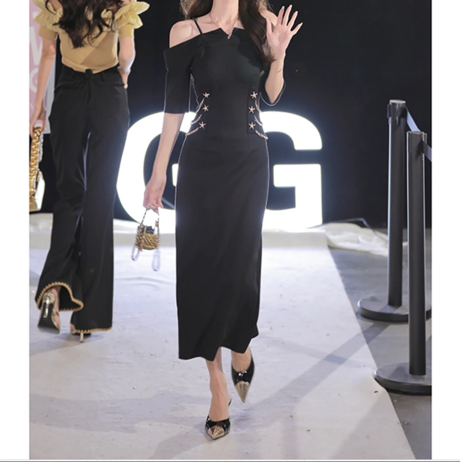 【果果家】优雅气质链条收腰一字肩性感吊带裙