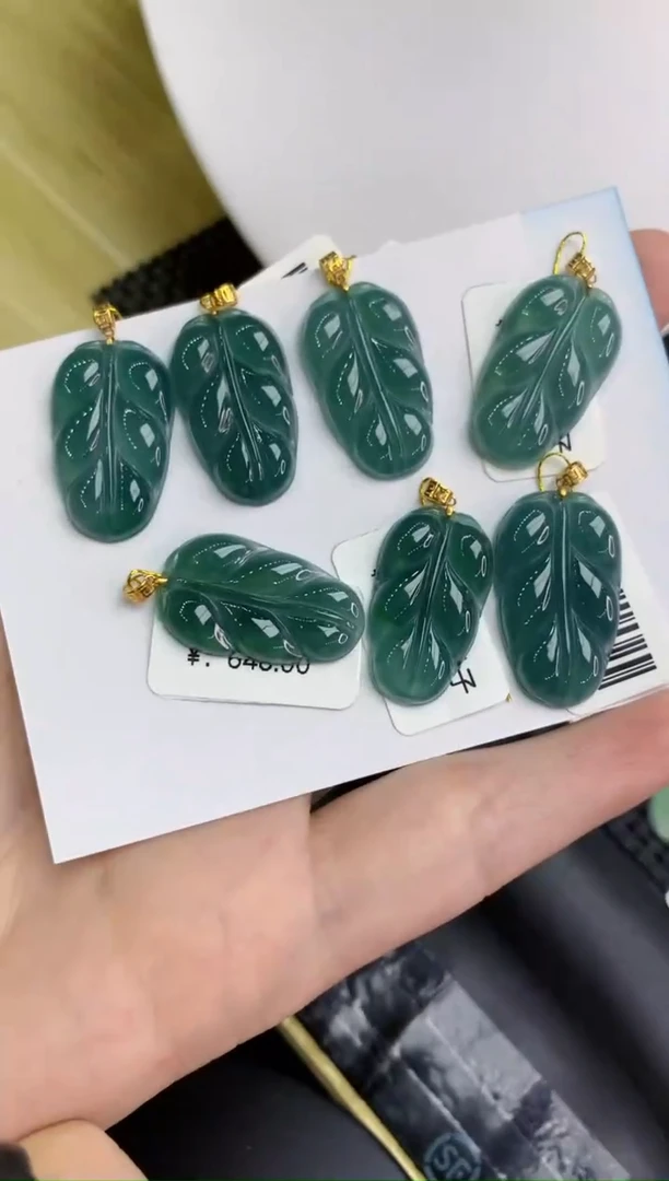 【闪购商品】翡翠颈饰18K金镶嵌42（多样性发 发其一）