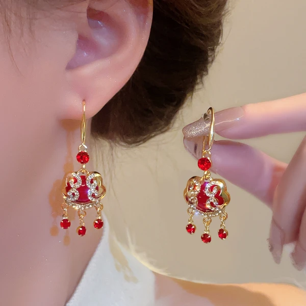 铜合金耳饰 红色平安锁耳环2025新款秋冬气质百搭如意长命锁耳饰