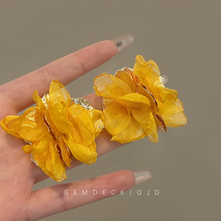 合金耳饰合金耳饰法式夏天复古黄色花朵耳钉轻奢金属耳环耳饰