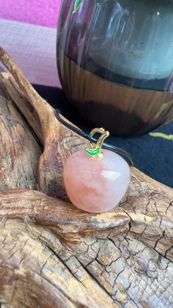 411金丝玉桃花酿小苹果吊坠