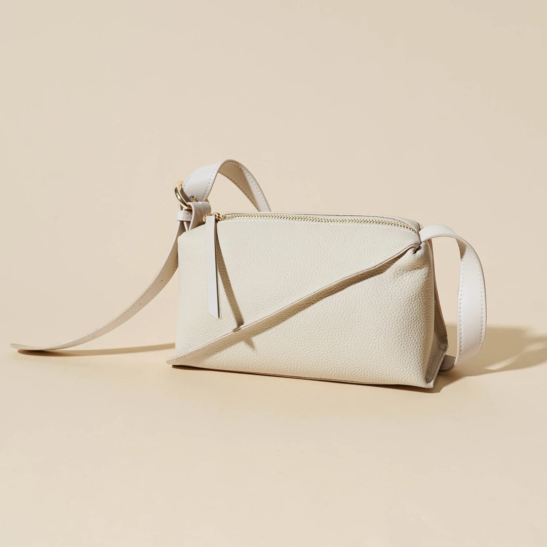 岩牛2024春季轻奢百搭时尚简约纯色女士斜挎包YN3277