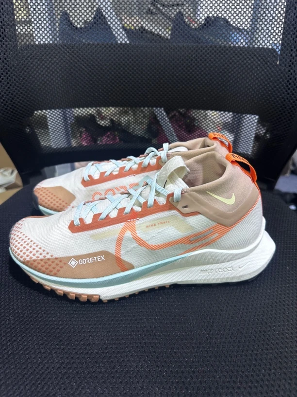 41码/gore-tex/9新/无原盒/鞋面瑕疵
