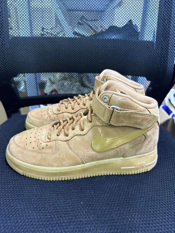 42码/空军一号小麦/9新/无原盒/成色不错/鞋面割伤