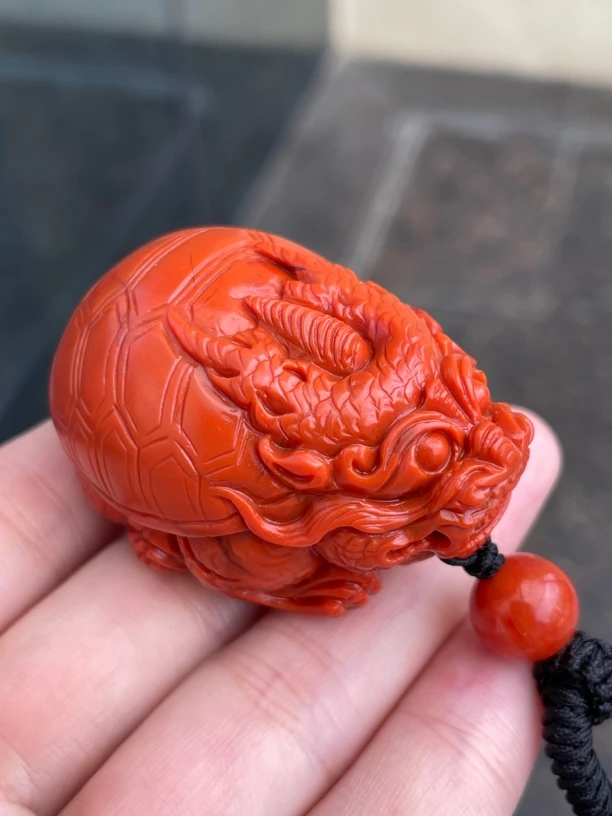 精品南红玛瑙龙龟手把件，颜色红润，满肉柿子红尺寸34x50x31mm
