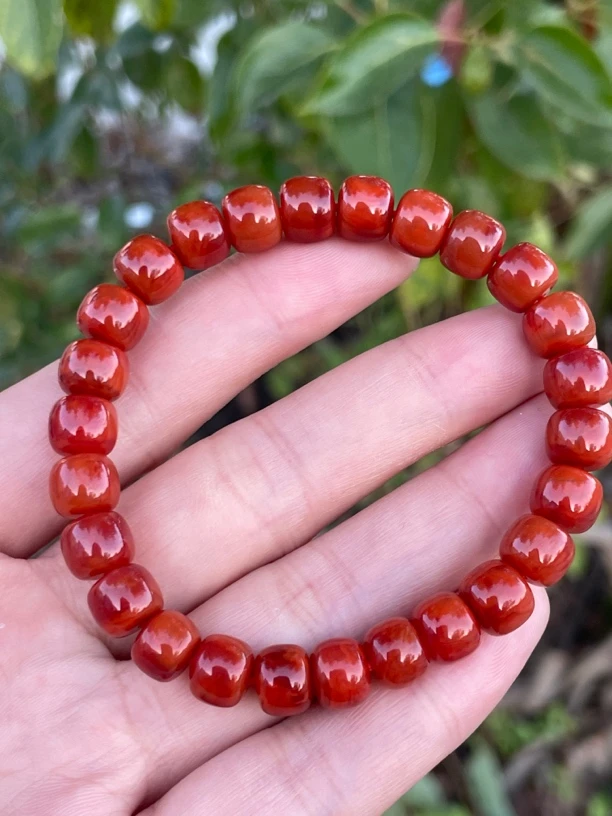 精品南红老型珠8mm单圈手串，颜色红润，柿子火焰红