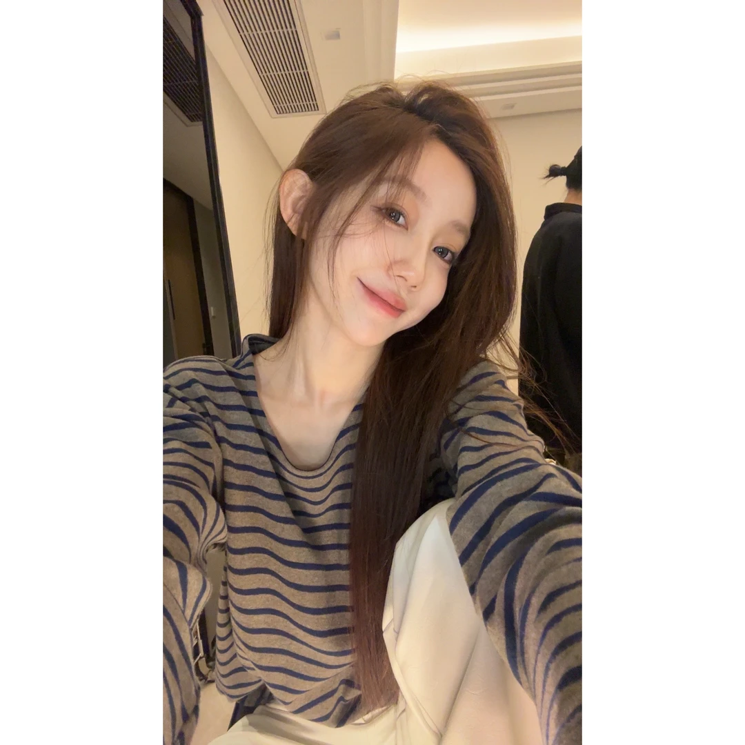 IS LULU  |   韩系圆领显瘦打底衫