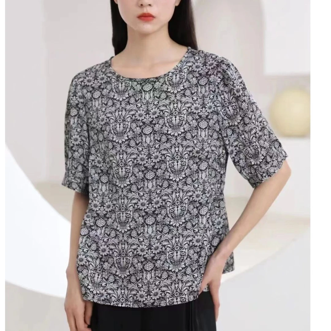 1-351-4新款舒适时尚印花小衫（白色）