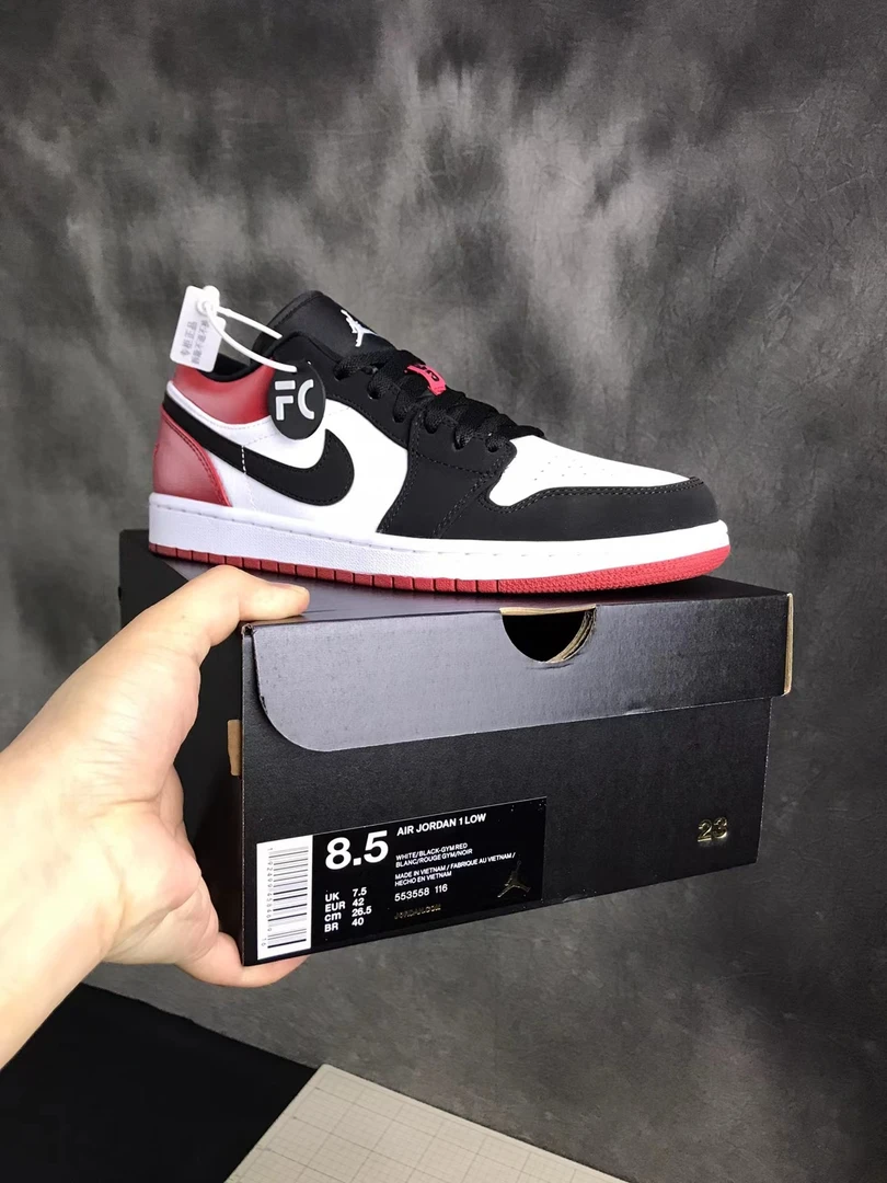 全新未使用  Jordan Air Jordan1 Low男女黑红低帮板鞋553558-116