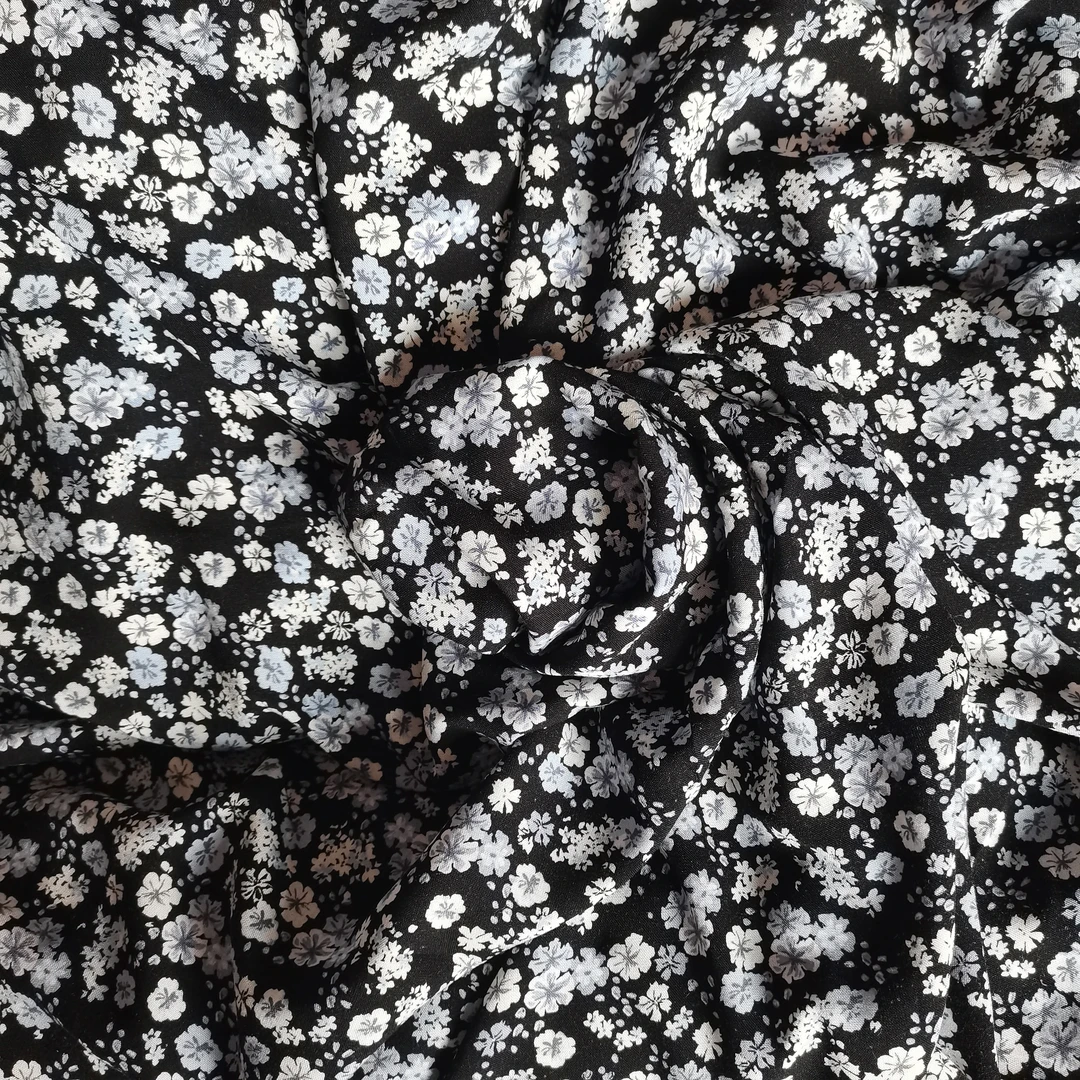 全棉棉绸小碎花，柔远舒适透气性好，质量很好