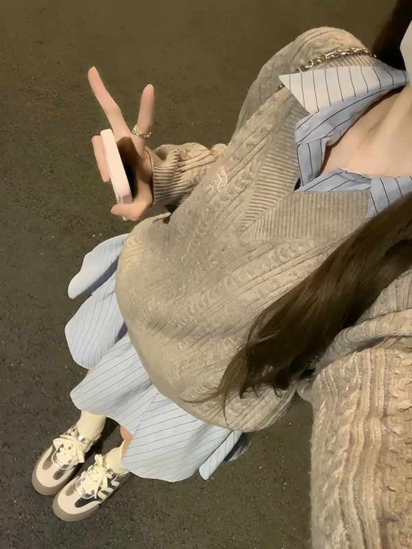 学院风V领针织麻花毛衣女叠穿连衣裙显瘦收腰长袖条纹衬衫短裙子