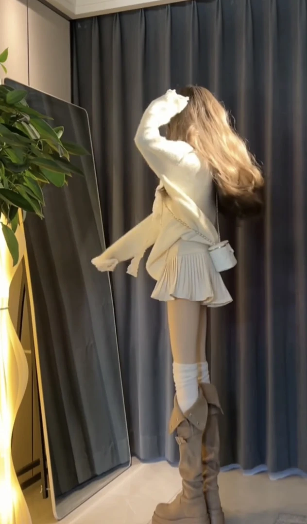 温时风信子 休闲时尚设计师V领花边套头针织衫毛衣百褶短裙两件套