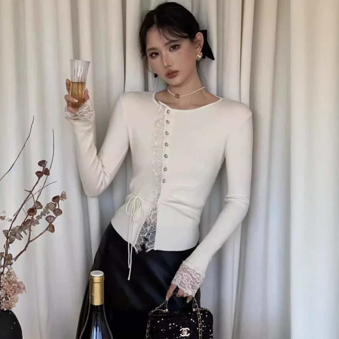 【晨浠定制】新款时尚百搭气质显瘦蕾丝边多扣针织上衣两色1644