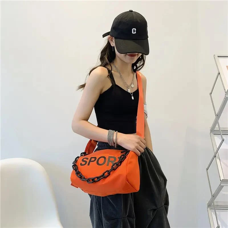 单肩包女2023新款休闲运动枕头包大容量瑜伽包百搭简约外出斜挎包