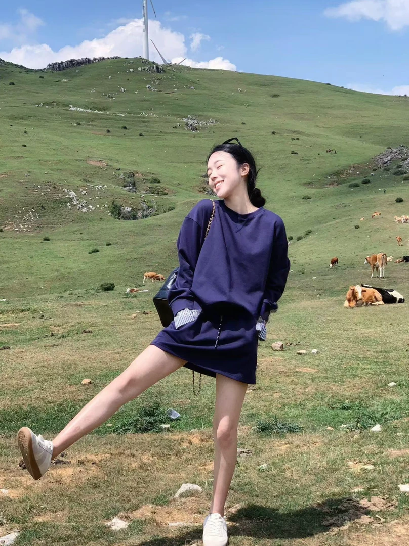 2024年早秋新款格子元素拼接圆领长袖上衣高腰显瘦半身裙两件套