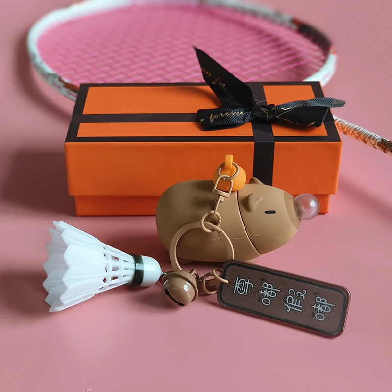 卡皮巴拉公仔吹泡泡水豚羽毛球钥匙扣情侣球友礼品羽毛球包挂件