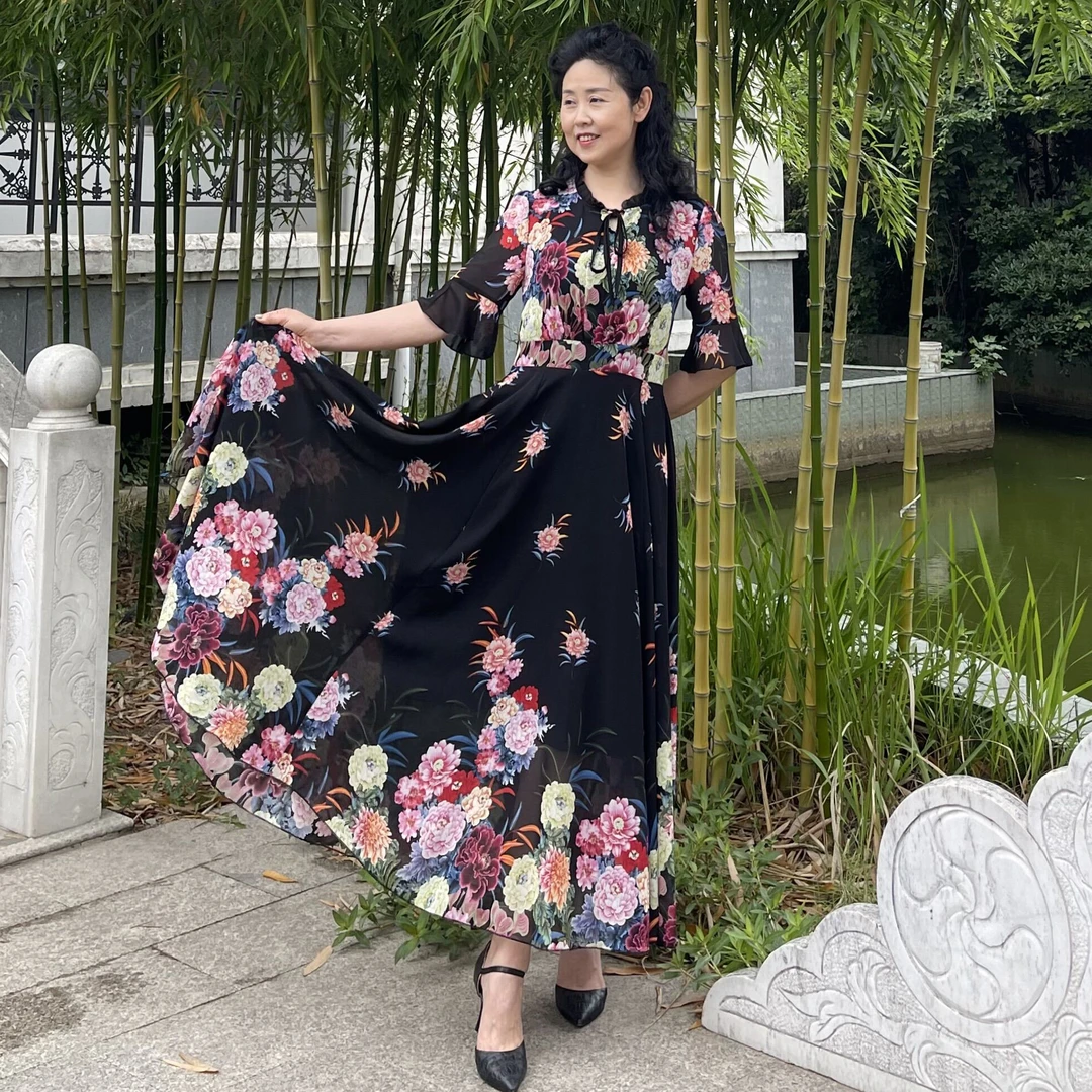 黑底碎花连衣裙女2023夏季新款时尚显瘦大摆长款旅游拍照裙子