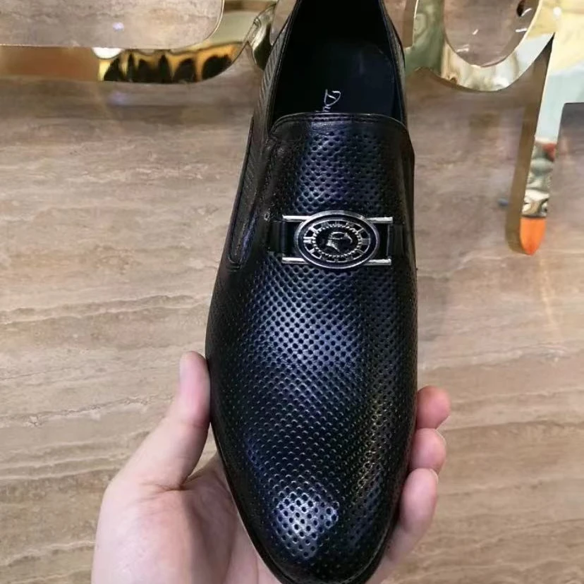 新款高品质全皮面冲孔休闲男鞋
