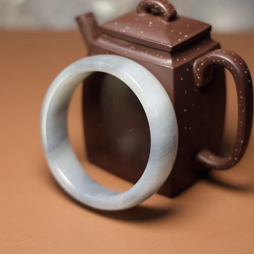 秋会长的和田玉新疆天然青花玉籽手镯女士镯子56.5mm圈口女款