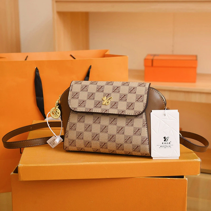 网红质感小包包女斜跨包2023新款潮流洋气女包夏季时尚单肩斜跨包