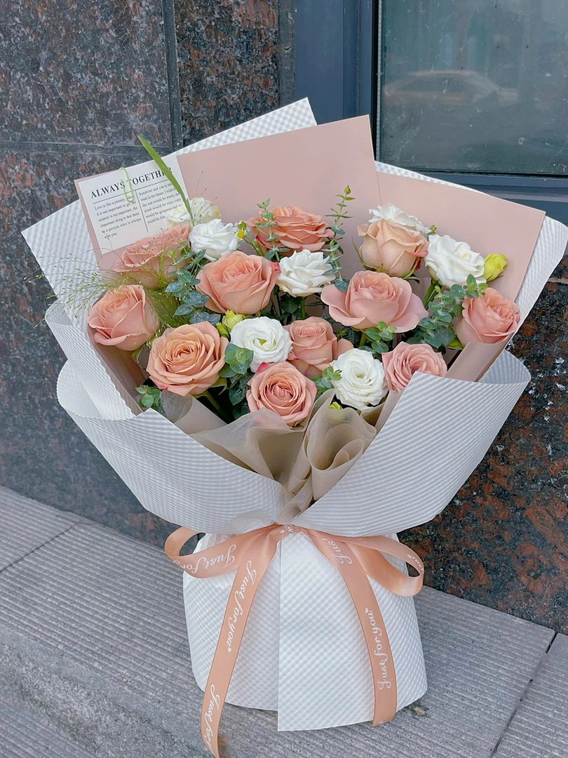 小手一牵岁岁年年——11支卡布奇诺混搭花束