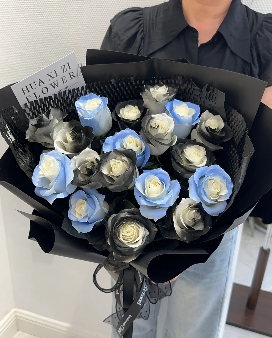 骑士精神——19支黑骑士+碎冰蓝玫瑰混搭