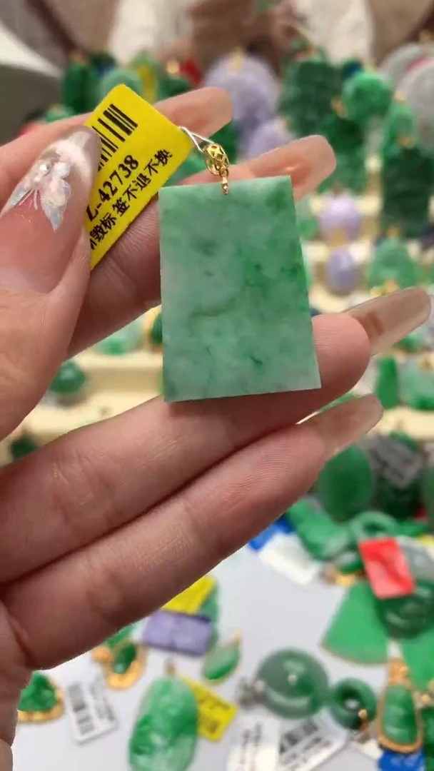 【闪购商品】翡翠吊坠(不含链)18K金镶嵌挂件