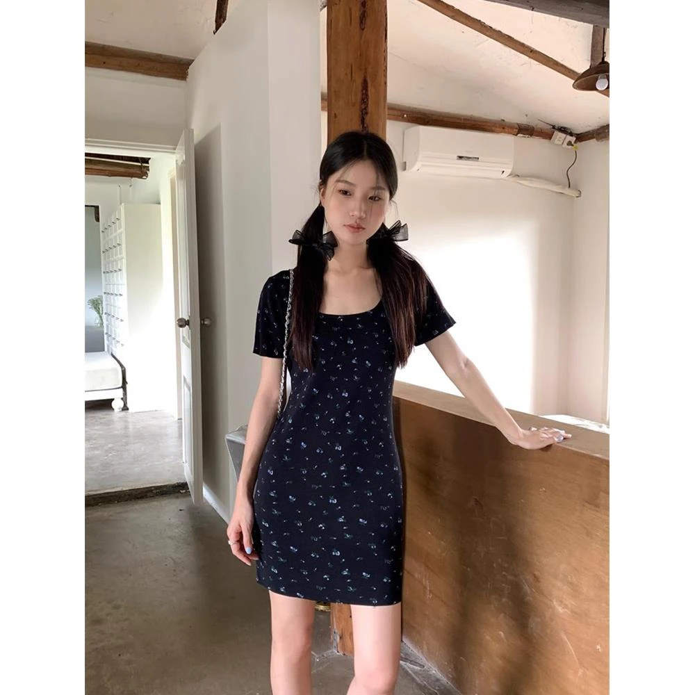 法式复古风黑色碎花短袖针织连衣长裙2024夏季辣妹显瘦包臀短裙子