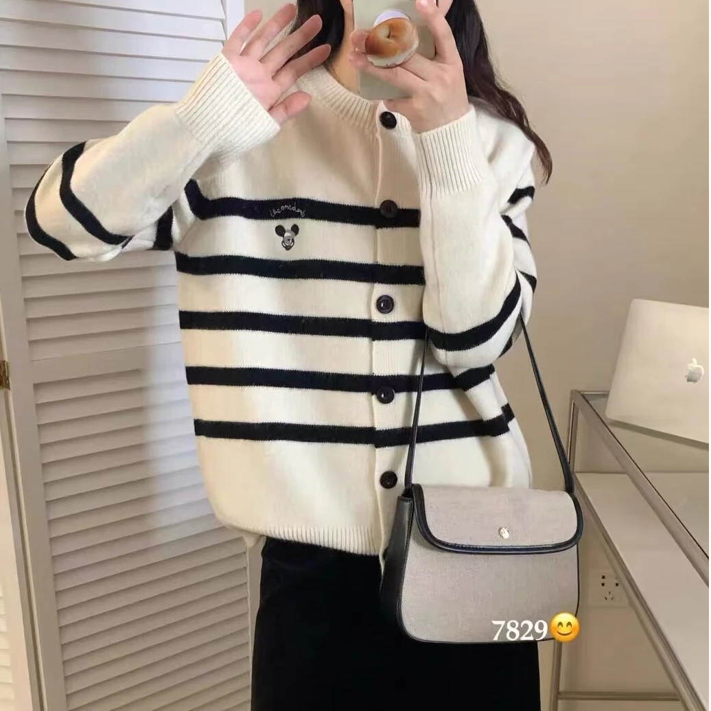 【萨萨Be firm】微胖大码爱心休闲宽松遮肉韩版秋冬款条纹开衫毛衣