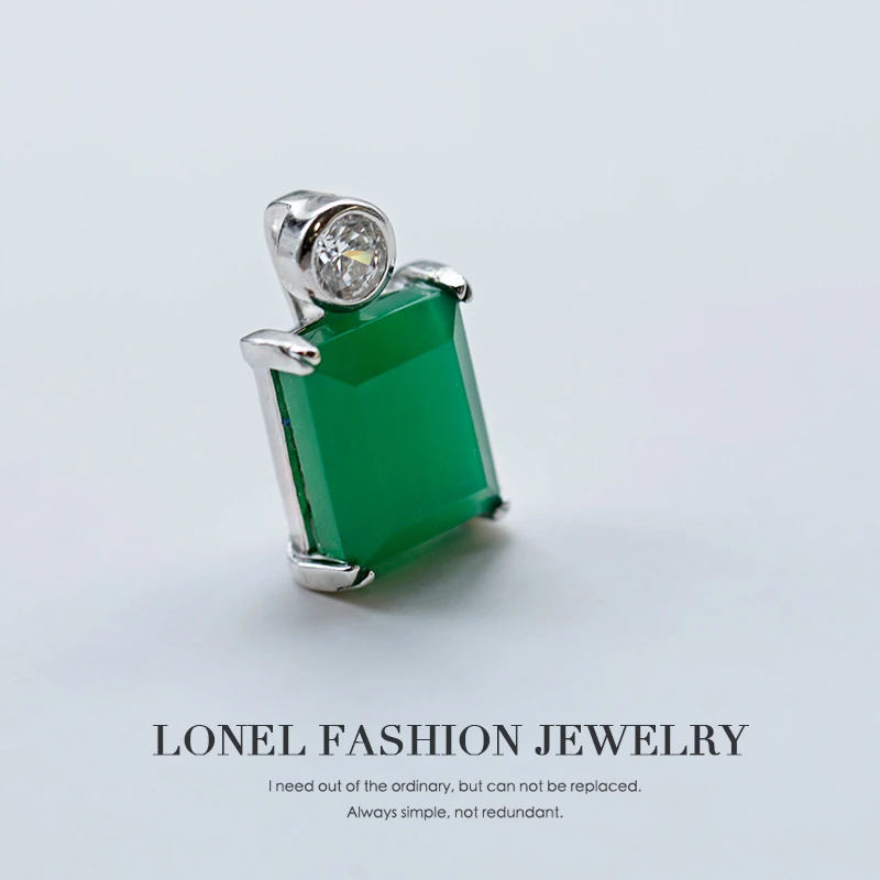 Lonel/洛奈绿方瓶 玉髓时尚百搭高级绿色新中式女款吊坠 DYSA2458