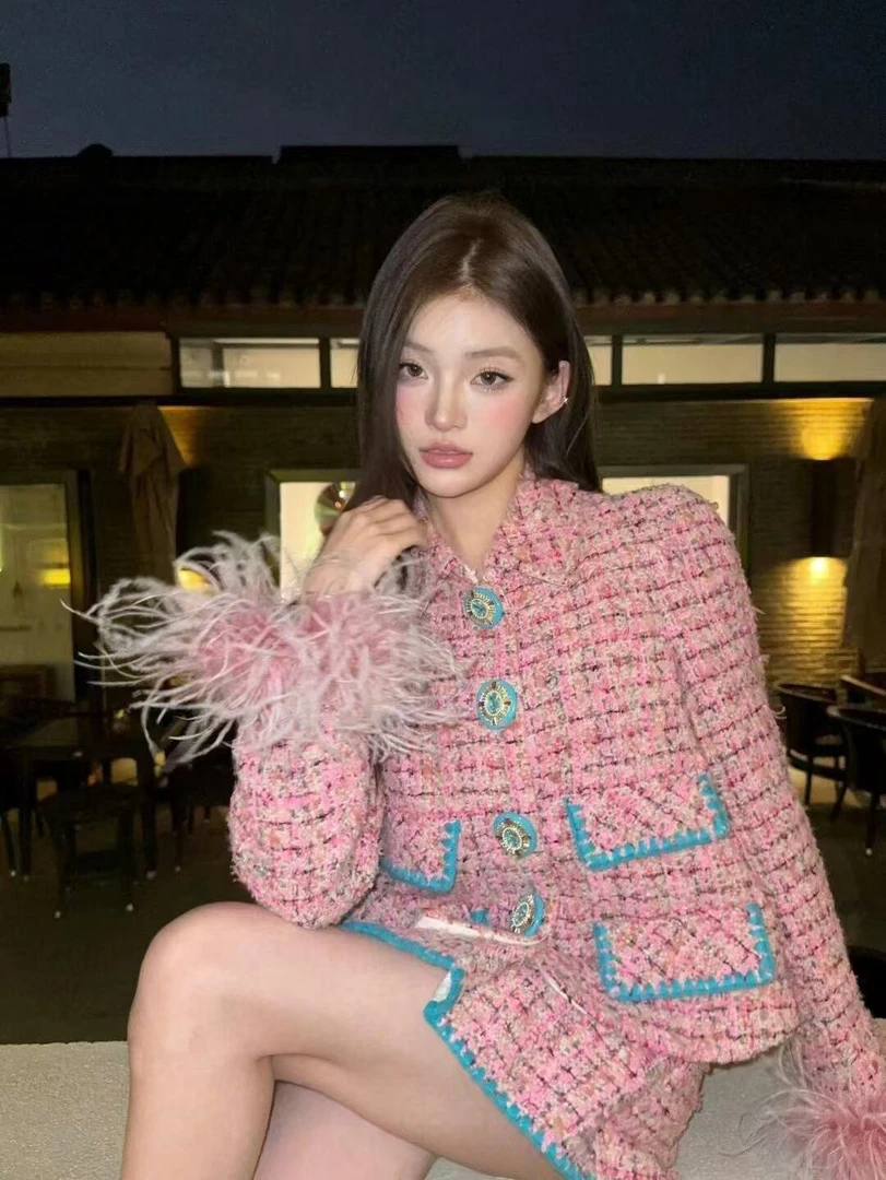 花颜爆棚粉色小香风粗花呢驼鸟毛浪漫短外套装24冬女