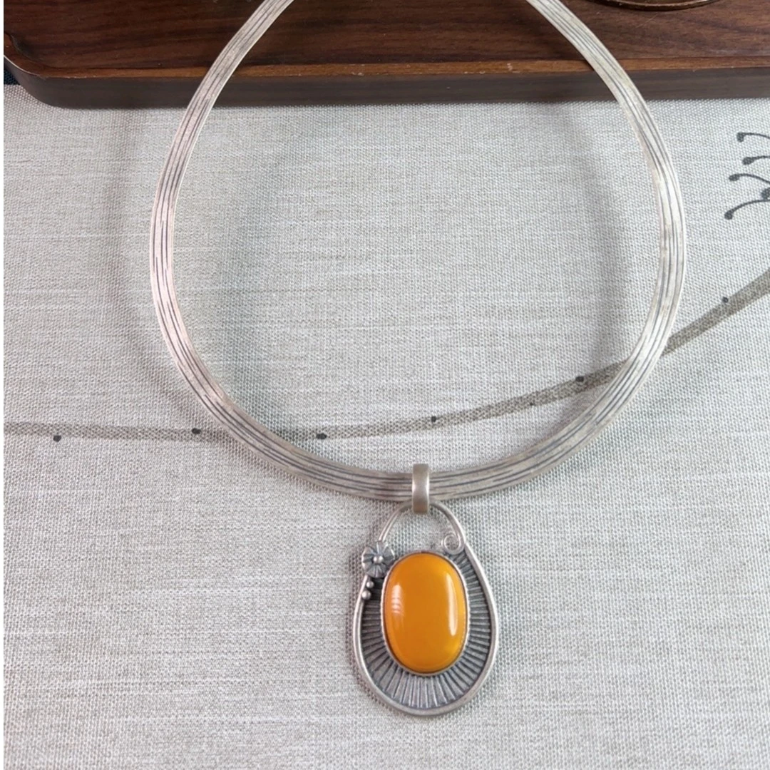 S925银手工银复古民族风天然鸡油红蜜蜡吊坠气质项圈简约古风重工