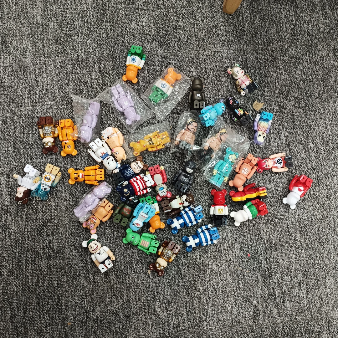 bearbrick100% 不挑款随机发，摆件