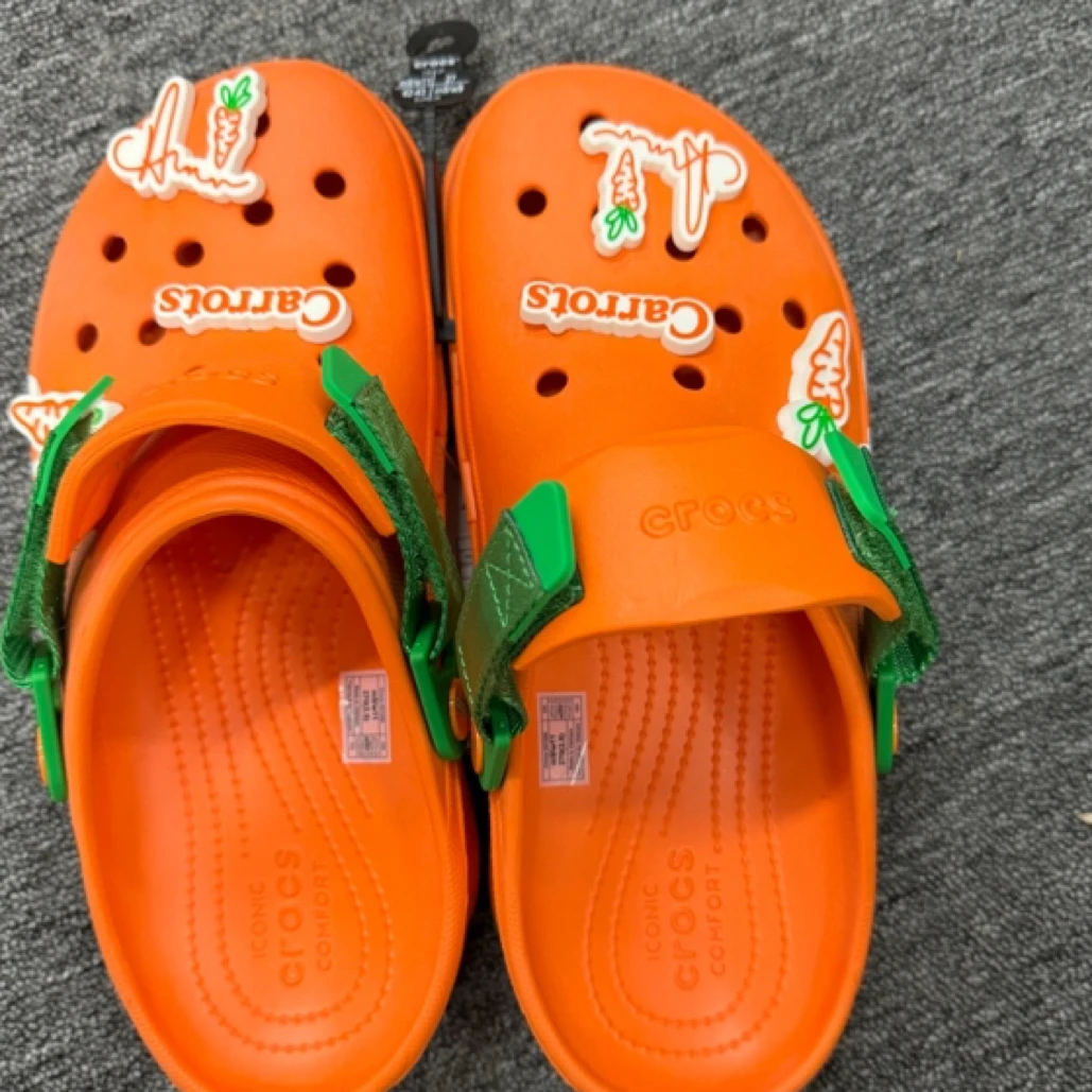 crocs X  carrots洞洞鞋 摆件