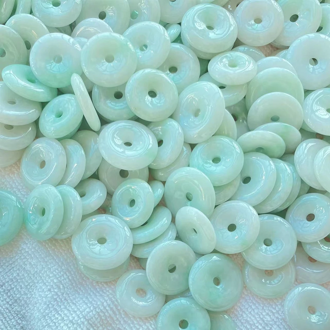 精美缅甸A货翡翠白底青平安扣