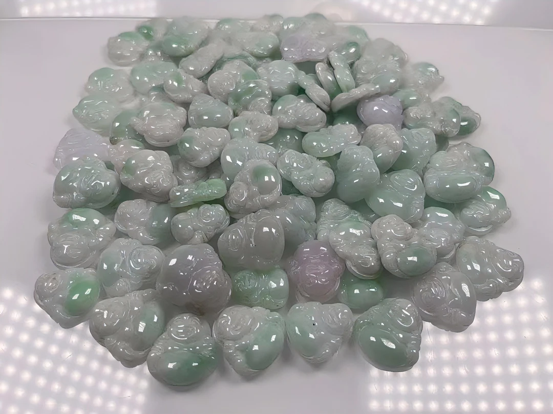 精美气质雕刻缅甸天然A货翡翠柔润飘翠小佛公
