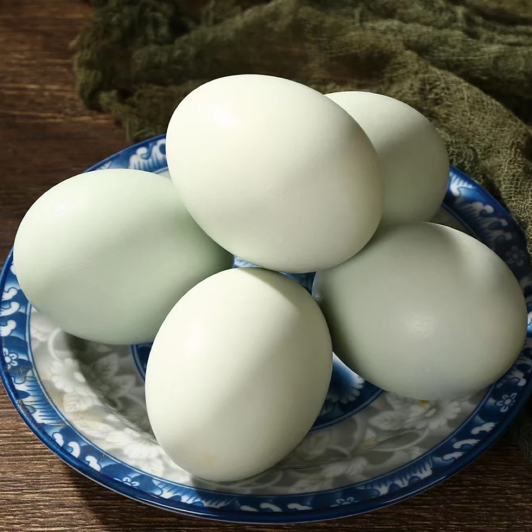 自制咸鸭蛋熟的薄盐腌制新鲜散养咸鸭蛋黄泥腌薄盐淡盐鄱阳小米豆