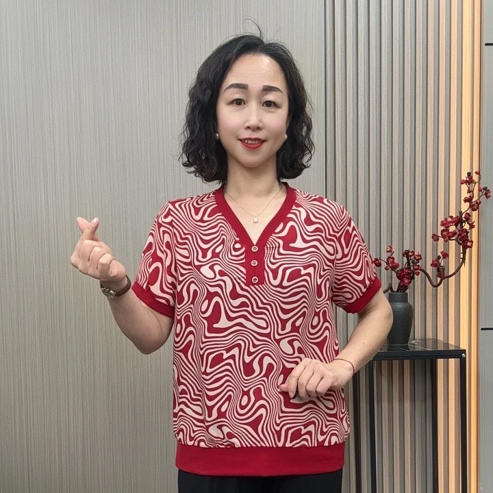 中老年女装妈妈装大码减龄百搭薄款宽松显瘦气质洋气夏季碎花小衫